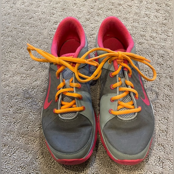 Nike tennis shoes - Picture 1 of 5